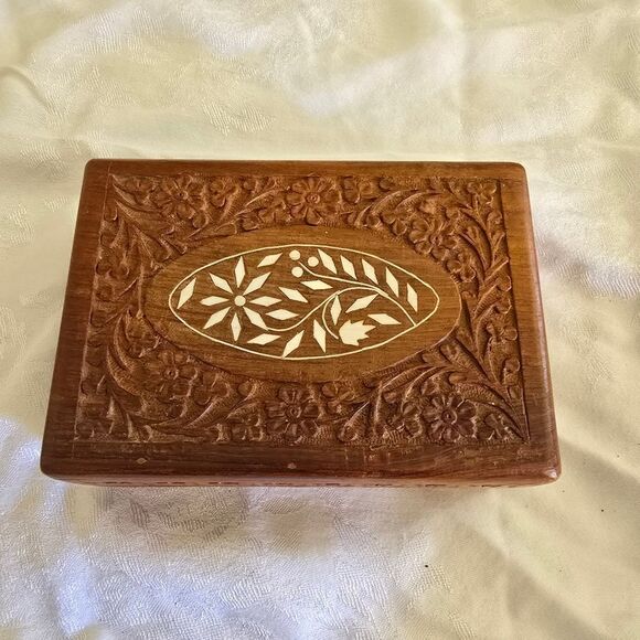 Vintage Handcrafted Wooden Jewelry Box With Intricate Floral Design - Picture 11 of 12